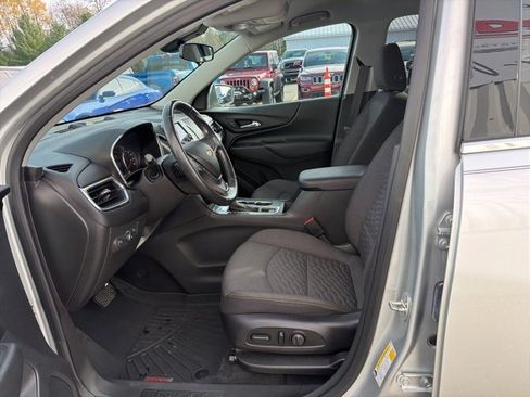 Used 2020 Chevrolet Equinox LT w/ Driver Convenience Package image 2