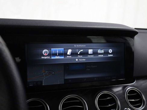 Used 2017 Mercedes-Benz E 300 4MATIC image 29