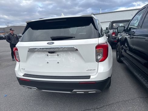 Certified 2022 Ford Explorer XLT w/ Equipment Group 202A image 8