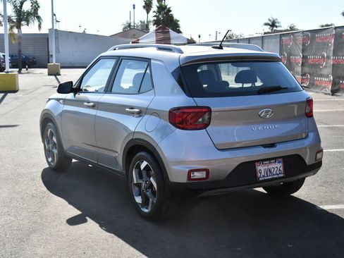 Used 2023 Hyundai Venue SEL w/ Cargo Package image 6
