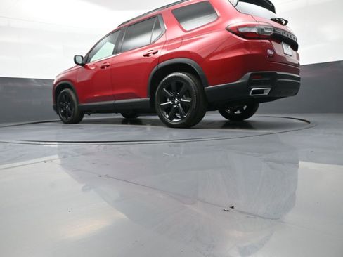 Certified 2025 Honda Pilot Black Edition image 34