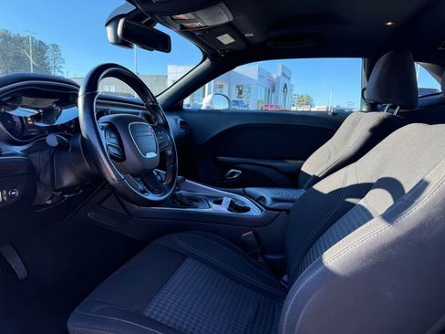 Used 2020 Dodge Challenger SXT w/ Blacktop Package image 9