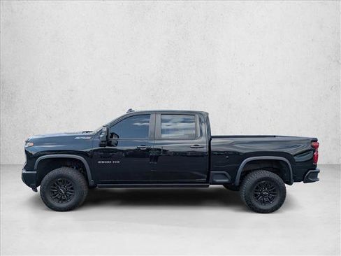 Used 2024 Chevrolet Silverado 2500 ZR2 w/ Technology Package AWD/4WD image 8