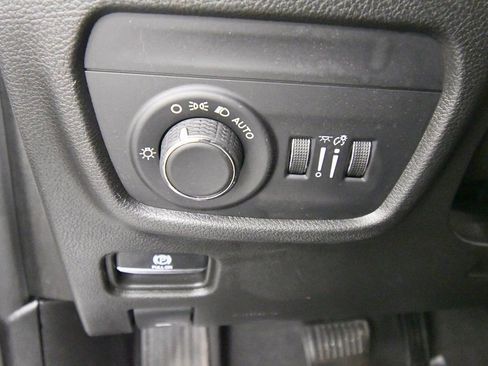 Used 2022 Jeep Grand Cherokee Altitude image 19