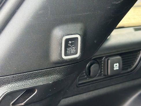 Used 2024 Jeep Grand Cherokee Altitude image 13