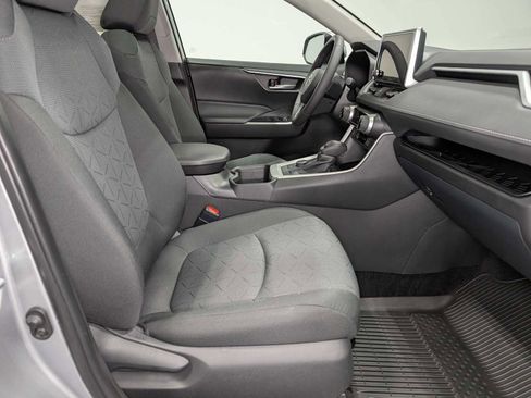 Used 2025 Toyota RAV4 XLE image 42