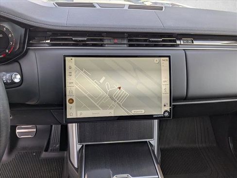 New 2025 Land Rover Range Rover SE image 12