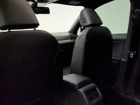 Used 2020 Volkswagen Tiguan SE R-Line FWD image 44