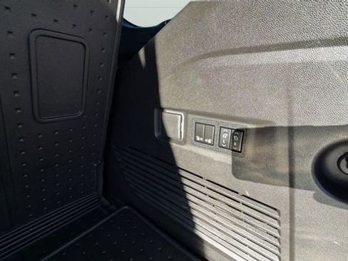 Used 2021 Chevrolet Tahoe High Country w/ Premium Package image 25