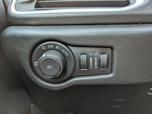 New 2026 Chrysler Pacifica Select FWD image 38