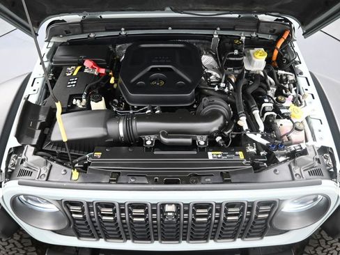 Used 2024 Jeep Wrangler Unlimited Rubicon 4xe w/ Technology Group image 13