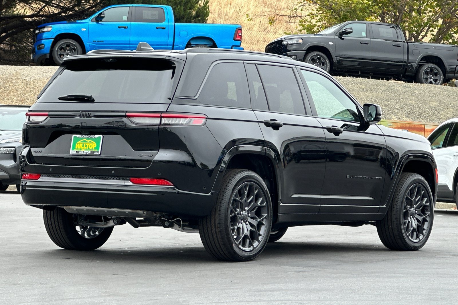 New 2026 Jeep Grand Cherokee Summit w/ Obsidian Package AWD/4WD image 4