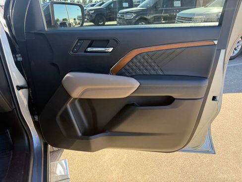 Used 2023 GMC Canyon Denali image 45