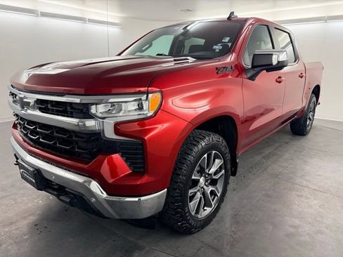 Used 2024 Chevrolet Silverado 1500 LT AWD/4WD image 3