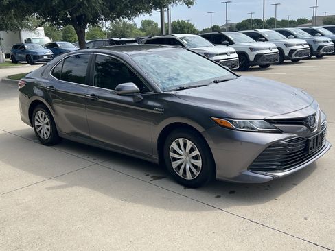 Used 2020 Toyota Camry LE FWD image 2