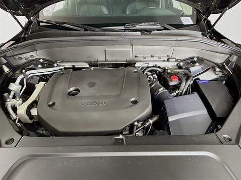 Certified 2025 Volvo XC90 B6 Plus w/ Protection Package Premier image 32