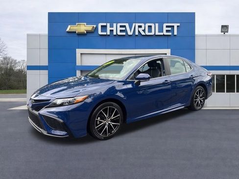 Used 2024 Toyota Camry SE FWD image 3