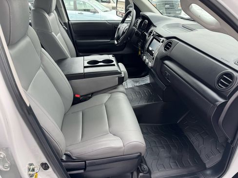 Used 2014 Toyota Tundra SR image 10