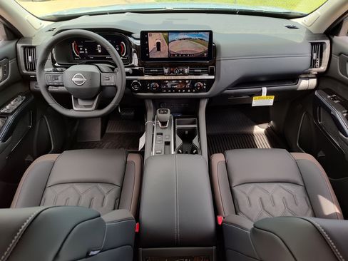 New 2026 Nissan Pathfinder Platinum FWD image 11