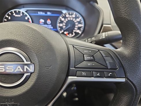 Used 2024 Nissan Altima 2.5 SV image 17