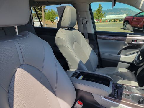 Used 2020 Toyota Highlander Limited AWD/4WD image 21