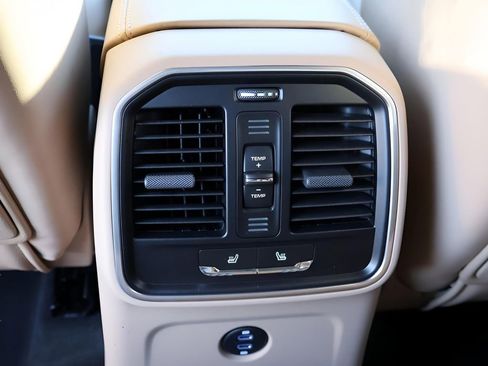 New 2026 Porsche Macan image 22