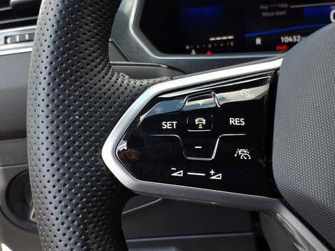 Certified 2022 Volkswagen Tiguan SE R-Line image 34