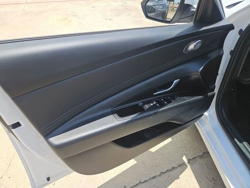 Used 2025 Hyundai Elantra SEL FWD image 11