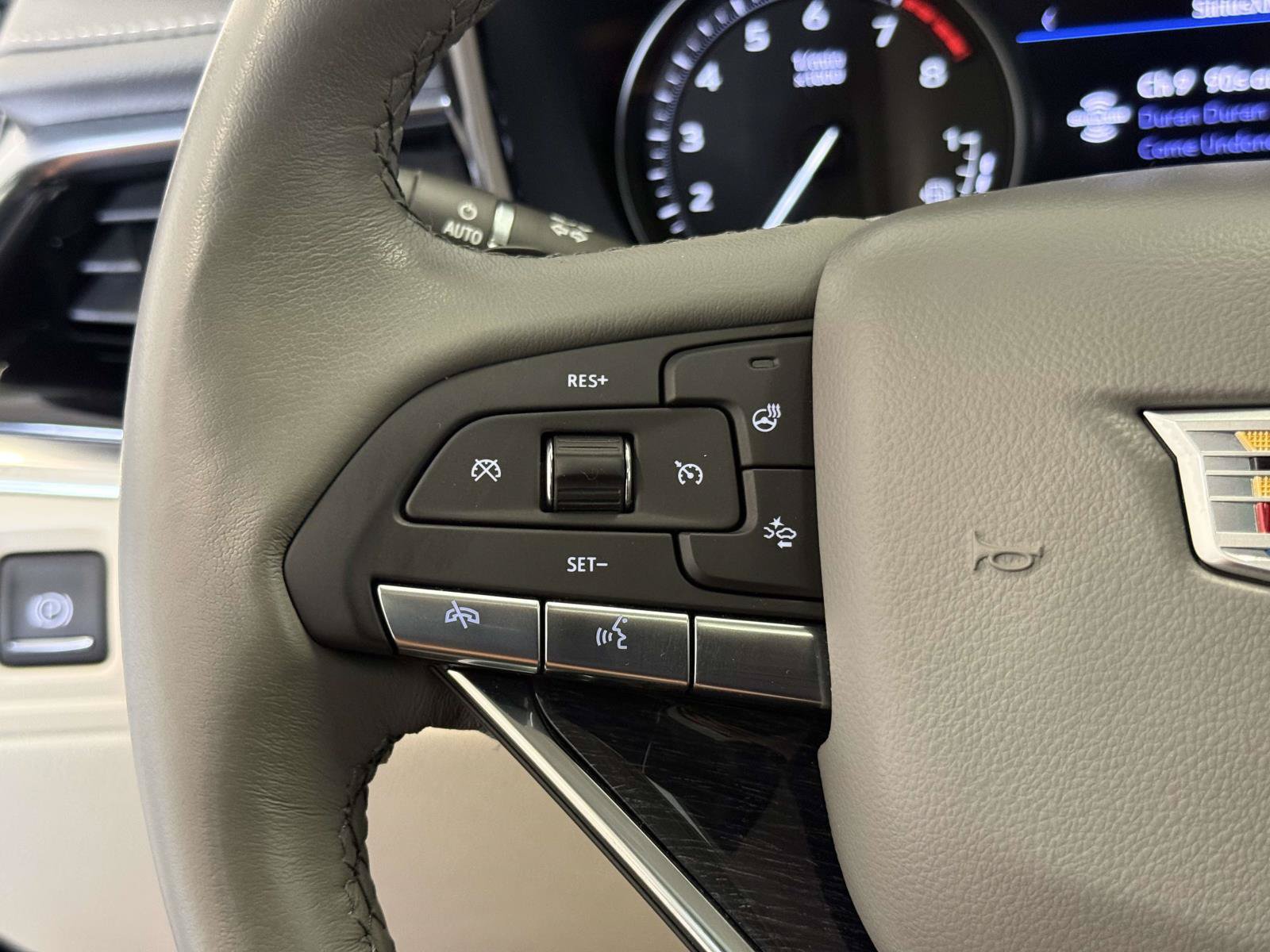 Used 2024 Cadillac XT6 Premium Luxury w/ Technology Package AWD/4WD image 33