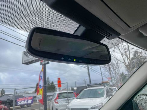 Used 2018 INFINITI Q50 Luxe w/ Essential Package (3.0T Luxe) image 18