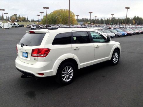 Used 2014 Dodge Journey SXT w/ Flexible Seating Group image 5