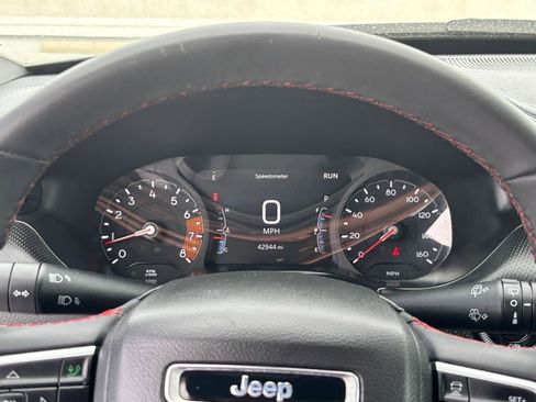 Used 2025 Jeep Compass Trailhawk AWD/4WD image 39