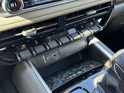 Used 2025 Chevrolet Colorado ZR2 w/ Midnight Edition image 21