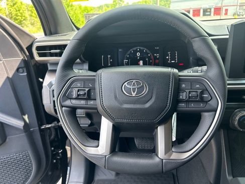 New 2026 Toyota 4Runner SR5 AWD/4WD image 14