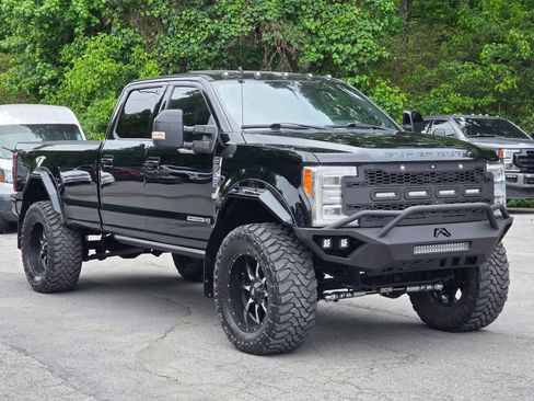 Used 2019 Ford F350 Platinum w/ Platinum Ultimate Package AWD/4WD image 9