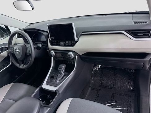 Certified 2025 Toyota RAV4 XLE FWD image 29