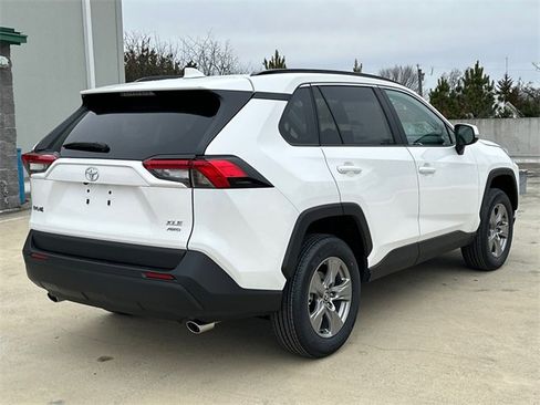 New 2025 Toyota RAV4 XLE image 4