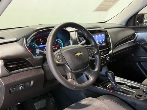 Used 2020 Chevrolet Traverse LT image 14