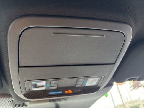 Used 2025 Ford Explorer ST-Line image 18