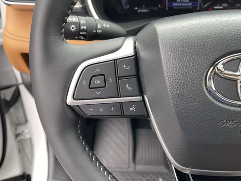 Certified 2025 Toyota Highlander Platinum AWD/4WD image 22