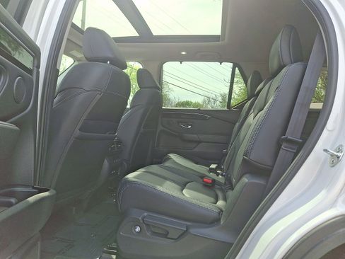 Used 2023 Honda Pilot Touring image 10