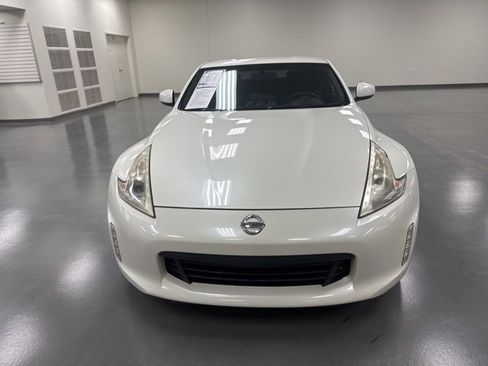 Used 2016 Nissan 370Z Sport image 2