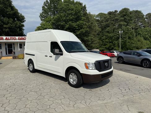 Used 2018 Nissan NV 2500 SV RWD image 1