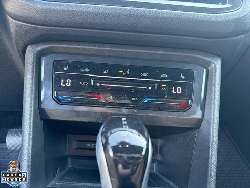 Used 2023 Volkswagen Tiguan SE w/ Panoramic Sunroof Package FWD image 18