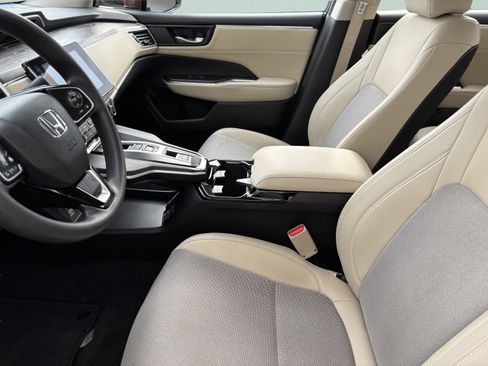 Certified 2018 Honda Clarity Plug-In Hybrid image 15