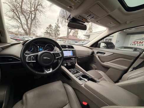 Used 2017 Jaguar F-PACE R-Sport image 31