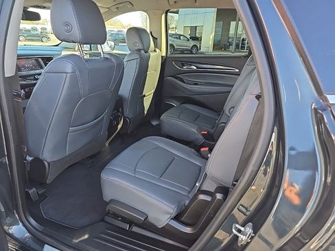 Used 2021 Buick Enclave Essence image 18