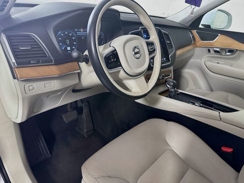 Used 2021 Volvo XC90 T6 Momentum image 9