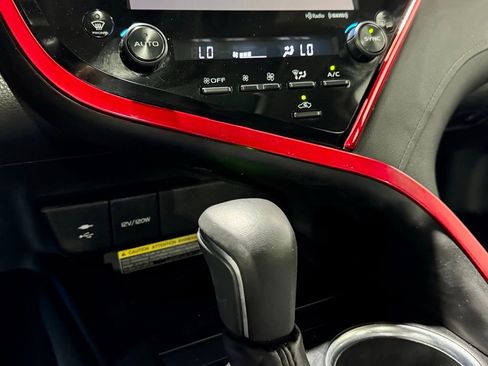 Used 2019 Toyota Camry XSE image 18