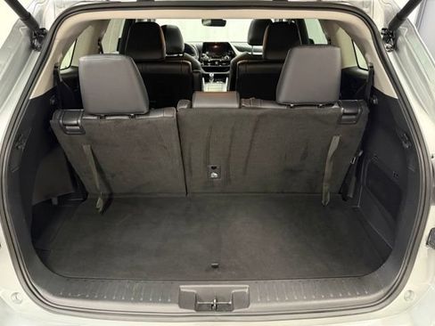 Certified 2025 Toyota Highlander XLE AWD/4WD image 6